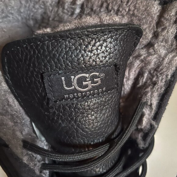 UGG Women's Adirondack Shearling Boots Size 9.5 - Picture 4 of 6